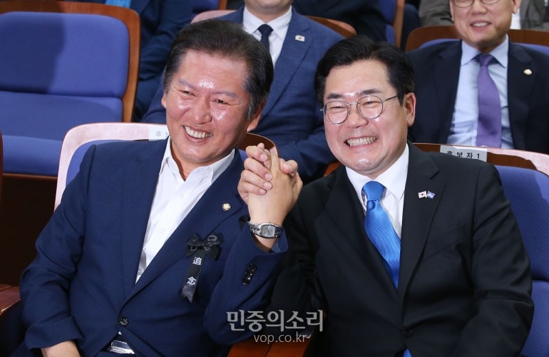 정청래, 충청권 순회경선에서 박찬대 누르며 대표 후보로 도약