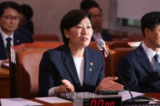 답변하는 송미령 송림축산식품부 장관