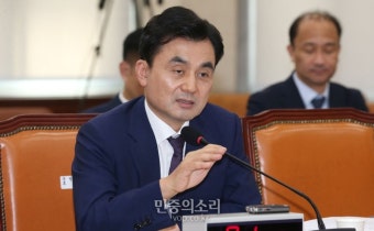 질의에 답변하는 안규백 국방부 장관 후보자