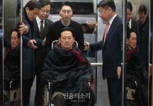 단식 중단하고 병원으로 향하는 장동혁 대표