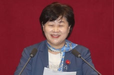 법사위원장에 선출된 서영교