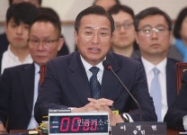 의원 질의 답하는 이정현 수원고검 검사장