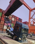 부산신항 동원터미널서 또 컨트럭 인양사고