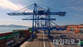 동원터미널, 결국 日ONE에 지분 매각…외국기업이 사실상 부산신항 장악