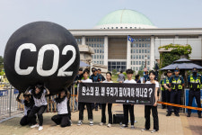 국회, 기후위기 대응 중요성 인식하고 있지만 실제 활동은 미비하다