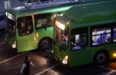 버스파업 돌파구 찾나…정부-노조, 비공개 회동