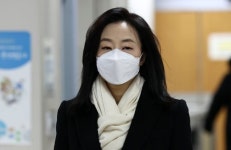 블랙리스트 파기환송심...김기춘, 조윤선 첫 공판 출석