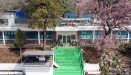 폐교서 집단숙식, 인천발 집단감염...누적 확진자 69명