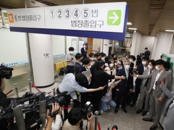 '선거법 위반' 1심 벌금 80만원...최강욱, 의원직 유지
