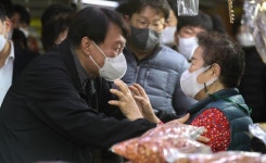 가락시장서 민생행보...윤석열, 청년의날 행사 참석