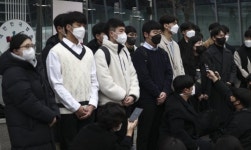 변호사정연기법률사무소 | [헤드라인] "유한기 사망에" 특검 현실화 촉각..."수능 정답 결정 유예에" 수시전형 줄줄이 연기 外