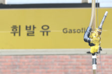 전국 휘발윳값 9주 연속 하락 1621.9원.. 서울은 소폭 상승