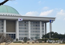 안전운임제 3년 연장안 의결...野, 국토위 소위 단독 처리