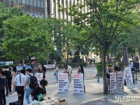 [포토] 사무금융노조, 최저임금 인상 선전전 진행