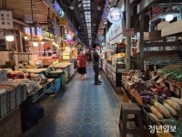 [르포] 소비자는 한숨 상인은 울상...추석 앞둔 전통 시장 물가 비상