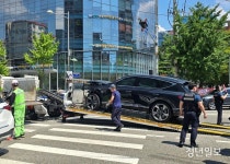 영등포구청 사거리서 차량 충돌…4대 피해·부상자 병원 이송