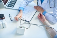 양팔·팔다리 혈압 차이 방치하면 안 되는 이유