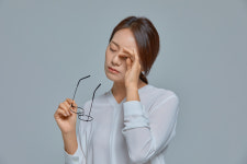 뻑뻑하고 건조한 눈…안구건조증 부르는 원인 1위는