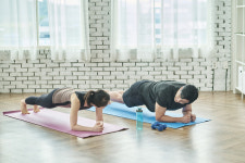 몸의 중심 잡아주는 코어 근육 놓치면 자세 무너지고 허리 삐끗