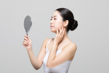 이중 턱으로 둔해 보이는 얼굴…표적 부위 지방 제거로 날렵하게