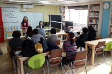 아이들이 마을에서 배우고 자라서 살게 하는 게 목표