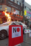 인천서 일본차 부수기 퍼포먼스 열려