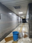 인천 예술회관역 입구 천장·바닥 물 흥건···시민 큰 불편