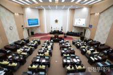 인천시의회 동춘묘역 문화재 해제 청원 채택 무책임 논란