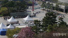 [속보] 인천 동춘동 치킨집·어린이집 16명 등 51명 확진