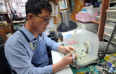옥에 숨길을 불어넣는 옥공예 인천금메달리스트 전정남