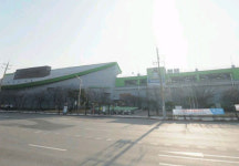 인천 이마트트레이더스, 직원 12명 확진에 다시 휴점