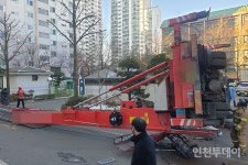 부평 24층 이삿짐 사다리차 넘어져‧‧‧ 인명피해 없어