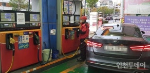 휘발유 1800원 코앞‧‧‧ 정부, 유류세 인하 연장 검토