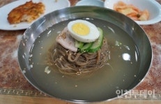 [인천 30년 지킴이] 인천에 백령도식 냉면 알린 변가네 옹진냉면