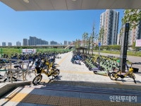 인천1호선 시각장애인 점자블록 점령한 전동 킥보드