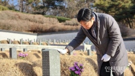 배태준 민주당 남동을 예비후보, 광주 5·18민주묘지 참배