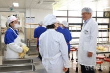 도성훈 인천교육감, 논현중학교 급식실 점검 위생관리 당부