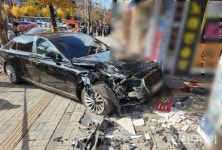 인천 동암역 인근 약국으로 차량 돌진, 1명 심정지