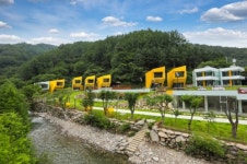 여름휴가 가족여행지로 주목 받는 가평, 청정 자연 속 텔렘키즈풀빌라 관심