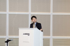 [칼럼] 중년 눈꺼풀 처짐, 눈썹거상술로 처진 피부 개선하고 매몰법으로 눈매교정 이뤄져야