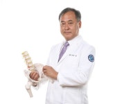 [칼럼] 중증 허리디스크, 수술 없이 척추내시경으로 치료 가능해