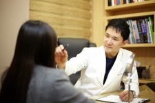 처진 피부·잔주름 개선에 도움주는 올리지오 리프팅 정확한 진단 필요