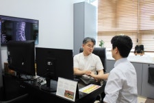 [칼럼] 정형외과에서 말하는 목·허리 디스크 질환을 개선하는 시술 방법