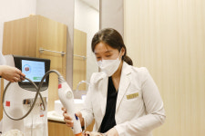 나이 먹을수록 떨어지는 피부 탄  올리지오 레이저 리프팅, 동안피부에 도움될 수 있어