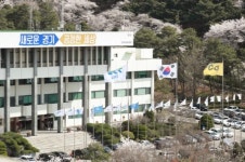 안전한 민박 알리기! 경기도, 신고 민박 3,300여 곳에 인증 표지판 설치 지원
