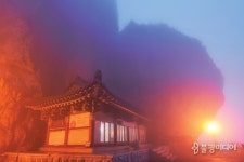 금강산에도 없는 금오산 약사암