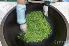[산사에서 차차차茶茶茶] 제다製茶, 차를 빚다