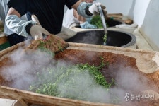 [산사에서 차차차茶茶茶] 제다製茶, 차를 빚다