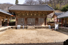 완주 화암사, 봄빛 호수길 따라 절을 순례하다