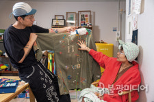 [힙hip찔이 에디터의 요즘 불교] 바느질로 명상하는 복태와 한군의 죽음의 바느질 클럽